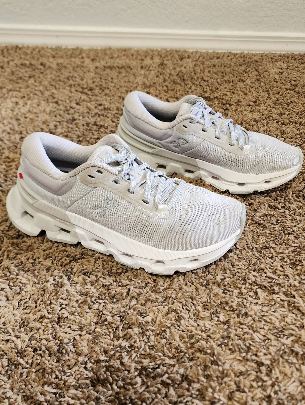 On Running Cloudswift Athletic Shoes in Light Gray and White